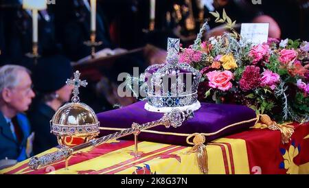 CROWN JEWELS Queen Elizabeth funeral service inside interior at St. George’s Chapel Windsor, with the Monarch’s Crown Sceptre and Orb, the symbols of the British Sovereign displayed on the coffin of her Majesty in the interior at the royal chapel during the funeral service. UHD Broadcast still. 19/09/2022  St. Georges Chapel Windsor Berkshire UK Stock Photo