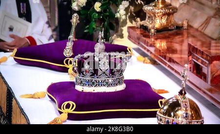 CROWN JEWELS HM Queen Elizabeth II funeral service inside interior at St. George’s Chapel Windsor, with the Monarch’s Imperial State Crown, Sceptre and Orb, the symbols of the British Sovereign displayed in the interior at the royal chapel during the funeral service. UHD Broadcast still. 19/09/2022  St. Georges Chapel Windsor Berkshire UK Stock Photo