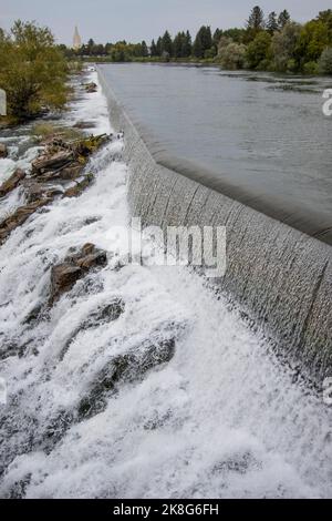 Waterfalls at Idaho Falls, Idahowith the Mormon Temple in the background. Stock Photo