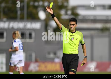 Rome, Italy. 23rd Oct, 2022. Referee Michele Delrio during the 7th day of the Serie A Championship between A.S. Roma Women and F.C. Como Women at the stadio Tre Fontane on 23th of September, 2022 in Rome, Italy. Credit: Independent Photo Agency/Alamy Live News