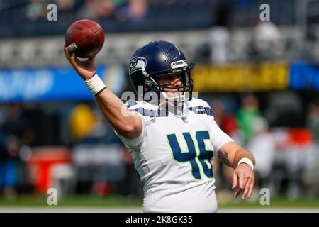 Los Angeles, California, USA. 23rd Oct, 2022. Seattle Seahawks long snapper Carson Tinker (46) warms up prior to an NFL football game against the Los Angeles Chargers, Saturday, Oct. 23, 2022, in Inglewood, Calif. (Credit Image: © Ringo Chiu/ZUMA Press Wire) Credit: ZUMA Press, Inc./Alamy Live News Stock Photo