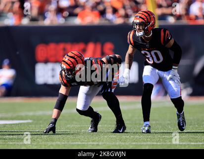 Wembley Stadium, London, UK. 27th Oct, 2019. National Football League, Los  Angeles Rams versus Cincinnati Bengals; JoJo Natson of Los Angeles Rams  charging past Jessie Bates III of Cincinnati Bengals for long