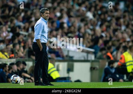 Barcelona, Spain, 23, October, 2022.  Spain-Football-Liga Santander FC Barcelona v Athletic Club. Ernesto Valverde (Head Coach)  Credit: Joan G/Alamy Live News Stock Photo