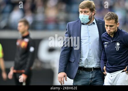 Gent's Andrew Hjulsager and Gent's head coach Hein Vanhaezebrouck pictured during a soccer match between KAA Gent and RFC Seraing, Sunday 23 October 2022 in Gent, on day 14 of the 2022-2023 'Jupiler Pro League' first division of the Belgian championship. BELGA PHOTO JOHAN EYCKENS Stock Photo