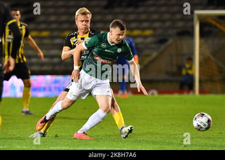 Lierse's Guillaume De Schryver and Lommel's Kolbeinn Thordarson pictured in action during a soccer match between Lierse Kempenzonen and Lommel SK, Sunday 23 October 2022 in Lier, on day 10 of the 2022-2023 'Challenger Pro League' 1B second division of the Belgian championship. BELGA PHOTO JILL DELSAUX Stock Photo