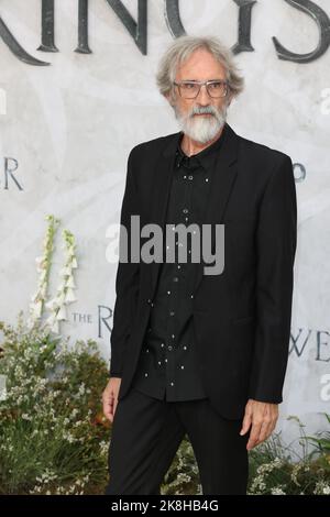 John Howe attends the World premiere of 'The Lord Of The Rings: The Rings Of Power' in Leicester Square, London. Stock Photo