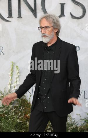 John Howe attends the World premiere of 'The Lord Of The Rings: The Rings Of Power' in Leicester Square, London. Stock Photo