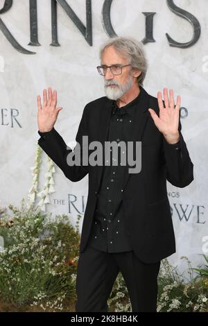 John Howe attends the World premiere of 'The Lord Of The Rings: The Rings Of Power' in Leicester Square, London. Stock Photo