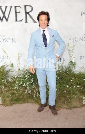 Simon Merrells attends the World premiere of 'The Lord Of The Rings: The Rings Of Power' in Leicester Square, London. Stock Photo