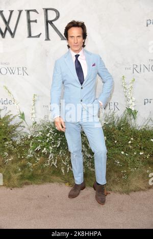 Simon Merrells attends the World premiere of 'The Lord Of The Rings: The Rings Of Power' in Leicester Square, London. Stock Photo