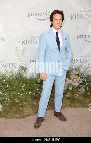 Simon Merrells attends the World premiere of 'The Lord Of The Rings: The Rings Of Power' in Leicester Square, London. Stock Photo