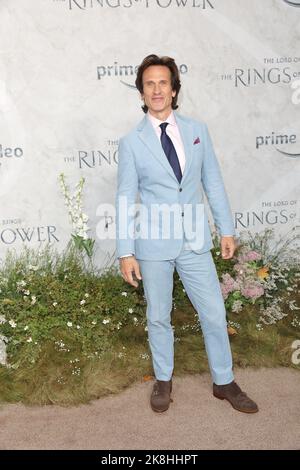 Simon Merrells attends the World premiere of 'The Lord Of The Rings: The Rings Of Power' in Leicester Square, London. Stock Photo