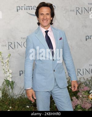 Simon Merrells attends the World premiere of 'The Lord Of The Rings: The Rings Of Power' in Leicester Square, London. Stock Photo