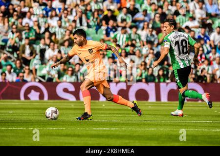 SEVILLA, SPAIN - OCTOBER 23: Angel Correa of Atlético de Madrid drives the ball during the match between Real Betis Balompie and Atletico de Madrid CF of La Liga Santander on August 27, 2022 at Mestalla in Valencia, Spain. (Photo by Samuel Carreño/PxImages) Stock Photo