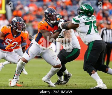 New York Jets guard Laken Tomlinson during an NFL football game against the  Pittsburgh Steelers at Acrisure Stadium, Sunday, Oct. 2, 2022 in  Pittsburgh, Penn. (Winslow Townson/AP Images for Panini Stock Photo 