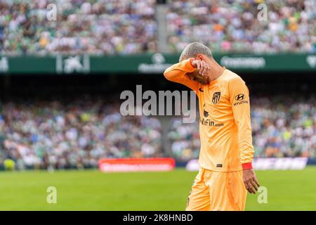 Seville, Spain. 23rd Oct, 2022. Antoine Griezman of Atletico de Madrid seen during the La Liga Santander 2022/2023 match between Real Betis and Atletico de Madrid at Benito Villamarin Stadium.(Final Score; Real Betis 1:2 Atletico de Madrid) Credit: SOPA Images Limited/Alamy Live News Stock Photo