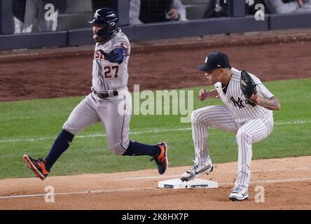 New York Yankees closing pitcher Jonathan Loaisiga throws during the ninth  inning in the first baseball game of a doubleheader against the Texas  Rangers in Arlington, Texas, Tuesday, Oct. 4, 2022. The Yankees won 5-4.  (AP Photo/LM Otero Stock Photo