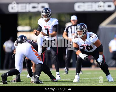 Atlanta Falcons offensive tackle Jake Matthews (70) works against the Detroit  Lions during the first half of an NFL football game, Sunday, Oct. 25, 2020,  in Atlanta. (AP Photo/John Bazemore Stock Photo - Alamy