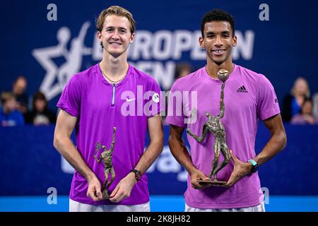 US Sebastian Korda and Canadian Felix Auger-Aliassime pictured during ceremony after the men's singles final match between Canadian Auger-Aliassime and American Corda, at the European Open Tennis ATP tournament, in Antwerp, Sunday 23 October 2022. BELGA PHOTO LAURIE DIEFFEMBACQ Stock Photo