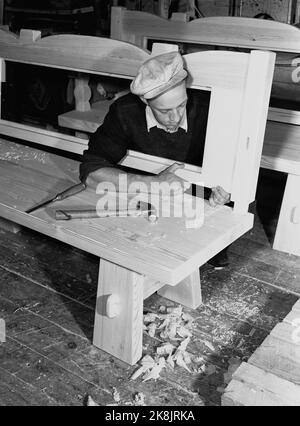 Skåbu 19500812. The home industry of crafts. Here we see a bench in wood is made. Photo: NTB Archive / NTB Stock Photo