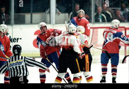 Dortmund Germany 19930418 A-World Cup in ice hockey. Germany / Norway 6-0. Norwegian and German players in fighting. Photo. Calle Törnström / NTB / NTB Stock Photo