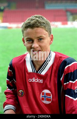 Knut falch ntb soccer alone portrait hi-res stock photography and images -  Alamy