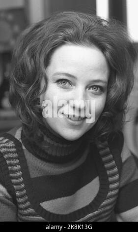 Drammen 19720226. Lille Grethe, Mrs. Grethe Kausland 24 years married ...