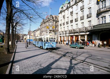 Oslo 1983-03: Last tram on Karl Johan. Restructuring of the tram routes in Oslo. The tram goes here for the last time (last day) up through Karl Johans gate in downtown Oslo, March 23, 1983. Here, a tram on the tram route 11 (Kjelsåstrikken) passes the Grand Hotel and Restaurant Grand Café / Bonanza. At the end of the street, the castle was glimpsed. Photo: Henrik Laurvik / NTB Stock Photo