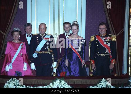Copenhagen 19911029 The Norwegian royal couple visits Denmark. Galla performance in the Royal Theater. From V: Queen Sonja, King Harald, Queen Margrethe and Prince Henrik. Photo: Bjørn Sigurdsøn / NTB Stock Photo