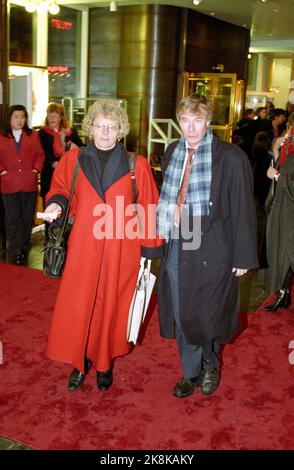 Oslo 19940119. 'The Draumkvedet' premieres at the Norwegian Theater. Here the politician couple Rune and Tove Strand Gerhardsen arrive at the premiere. Photo: Aleksander Nordahl NTB / NTB Stock Photo