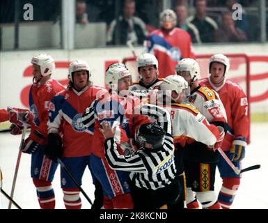 Dortmund Germany 19930418 A-World Cup in ice hockey. Germany / Norway 6-0. Fighting between Norwegian and German players. In the heat of the match, the referee was beaten, which led to the expulsion of Carl Gundersen. Photo. Calle Törnström / NTB / NTB Stock Photo