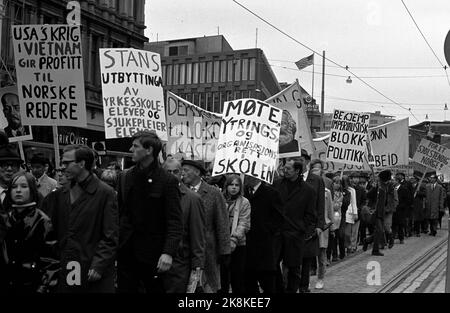 Oslo 19690501 1 May Demonstrations in Oslo. Here SUF who posed its own train, including Red flags and MAO posters, posters against US warfare in Vietnam. Here they pass the US embassy. Photo: / NTB / NTB Stock Photo