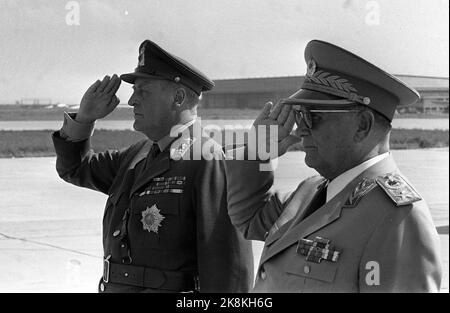 Belgrade, Yugoslavia 19660904. King Olav on an official visit to Yugoslavia. Together with President Josip Broz Tito (t.h.) during the official reception at the airport. They are wearing uniform and pay tribute. Ntb archive photo / ntb - - The picture is about 4 MB - - - Stock Photo