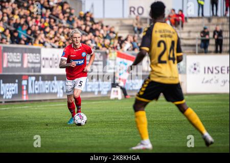 Horsens, Denmark. 23rd Oct, 2022. Oliver Sonne (5) of Silkeborg IF seen during the 3F Superliga match between AC Horsens and Silkeborg IF at Nordstern Arena Horsens in Horsens. (Photo Credit: Gonzales Photo/Alamy Live News Stock Photo