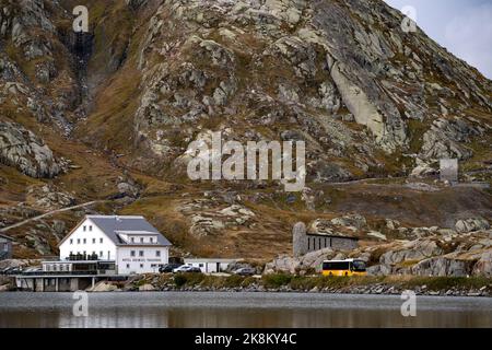 Post Bus passing the Grimselpass Hotel, Hotel Grimsel Passhöhe at summit of the The Grimsel Pass: Grimselpass; Col du Grimsel;: Passo del Grimsel is a Stock Photo