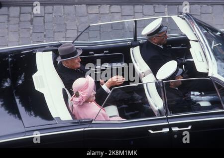 Oslo July 2, 1983. King Olav is 80 years old. Here from car card up Karl Johansgate. King Olav sits in the car with queen mother Elizabeth. Photo: NTB / NTB Stock Photo