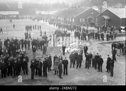 Grini 194505: The Peace Days May 1945. From Grini prison camp / concentration camp. Prisoners waiting for departure. Photo: Haaland / NTB / NTB Stock Photo