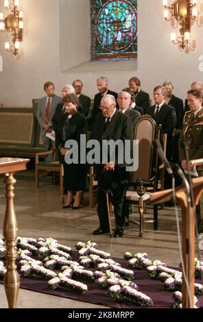 Oslo 19890912. Partnair accident. Memory holiday in Oslo Cathedral after the plane crash at Hirtshals which required 55 lives. Fifty employees of the shipping company Wilhelmsen Lines and a crew of five perished. King Olav and representatives of the Storting and the government were present during the grants. NTB archive photo Bjørn Sigurdsøn / NTB Stock Photo