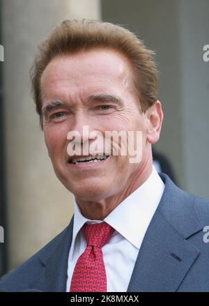 Meeting between French President Nicolas Sarkozy and California Governor Arnold Scharzenegger at the Elysée Palace in Paris. 25 June 2007 Stock Photo