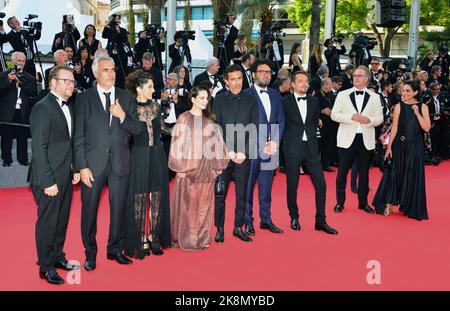 The crew of the film 'Holy Spider': Sol Bondy, Mehdi Bajestani, Zar Amir Ebrahimi, Farouzan Jamshidneajad, Guest, Arash Ashtiani, Jacob Jarek 75th Cannes Film Festival: closing ceremony May 28, 2022 Stock Photo