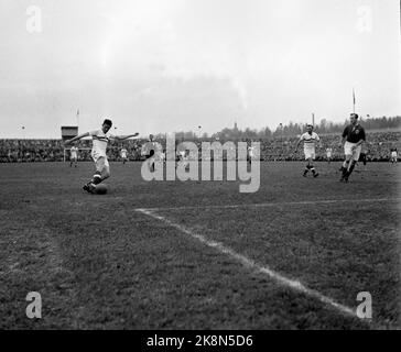 Oslo 19550508. Ullevål Stadium. Norway - Hungary 0-5. 27528 spectators. At this time, Hungary had the world -renowned footballer Ferenc Puskas on the team. Photo: Jan Stage Stock Photo