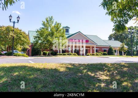 ASHEBORO, NC, USA-26 SEPT 2022: First Bank of Asheboro, building and parking lot. Stock Photo
