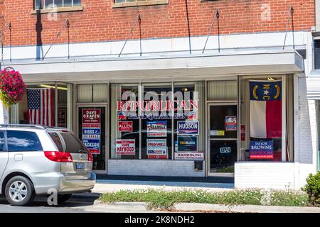 ASHEBORO, NC, USA-26 SEPT 2022: Republican Headquarters in downtown. Stock Photo