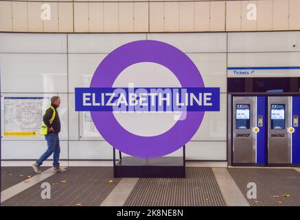 London, UK. 24th October 2022. Bond Street Elizabeth line Underground station on opening day. Credit: Vuk Valcic/Alamy Live News Stock Photo