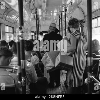 Oslo August 8, 1959. The report 'Pregnant on the City' was in the current in 1959. They equipped a pregnant woman with packages and bags to see if she was offered help. Little has changed in 40 years, no help to get. At the tram she was long offered one seat. And in a crowded cafe, after a while she was offered to sit at the table of a fellow sister. Photo: Bjørn Bjørnsen / Current / NTB Stock Photo