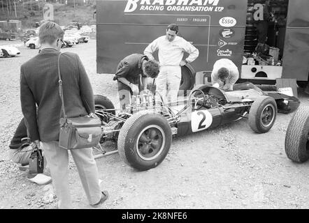 Karlskoga, August 1963, Sweden. 30 - 40,000 young people, including some raggers, take Karlskoga to look at cannon race (car race). Police are meeting strong to keep calm in the city. Here from the car race. Photo: Ivar Aaserud / Current / NTB Stock Photo