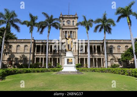 A closeup of King Kamehameha statue in downtown Honolulu, with Iolani palace background Stock Photo