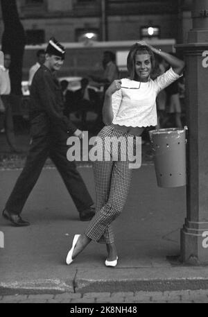 Oslo June 28, 1969. Karl Johansgate in Oslo on a hot summer day. Here is a fashionable girl on the town. A guard views her from behind. Checkered jeans. Photo: Per Ervik / Current / NTB Stock Photo