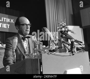 Oslo April 21, 1975. The Labor Party's national meeting. Here Jostein Nyhamar on the pulpit. Photo: Henrik Laurvik / NTB Stock Photo