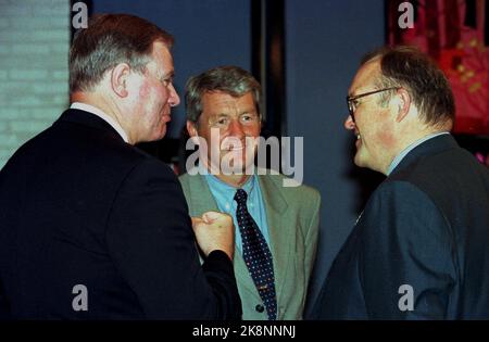 Bergen 19970626: Prime Minister Thorbjørn Jagland (middle) in conversation with Finland's Prime Minister Paavo Lipponen (t.v.) and Sweden's Prime Minister Göran Persson. The five Nordic prime ministers from Finland, Sweden, Denmark, Iceland and Norway are gathered for a meeting in Bergen. Scan photo: Cornelius Poppe Stock Photo